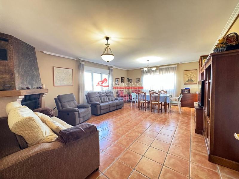 Foto 4a9b1546-836b-4961-a40a-3db7e626ab71. Haus mit parking in Palazuelos de Eresma