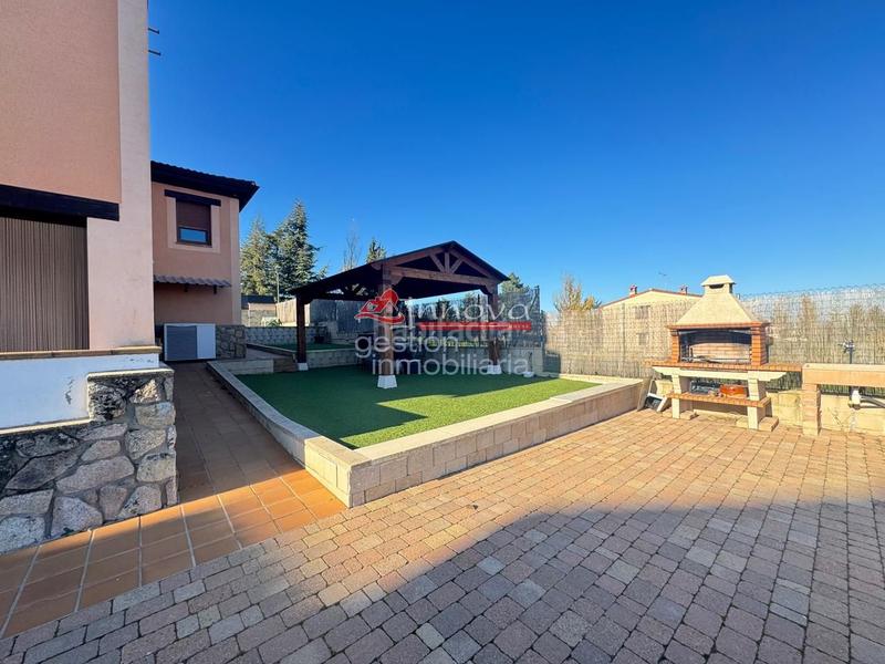 Foto 52d7f090-f102-425b-b569-00eedf7b7b76. Haus mit parking in Palazuelos de Eresma