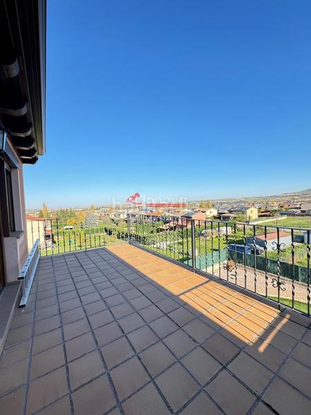 Foto aa08fbc6-8239-4f2d-8c98-b6b92d321963. Haus mit parking in Palazuelos de Eresma