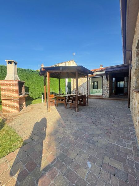 Foto 0da2b547-9dca-483f-8226-974d44e3e5a1. Casa amb calefacció aparcament piscina a Palazuelos de Eresma