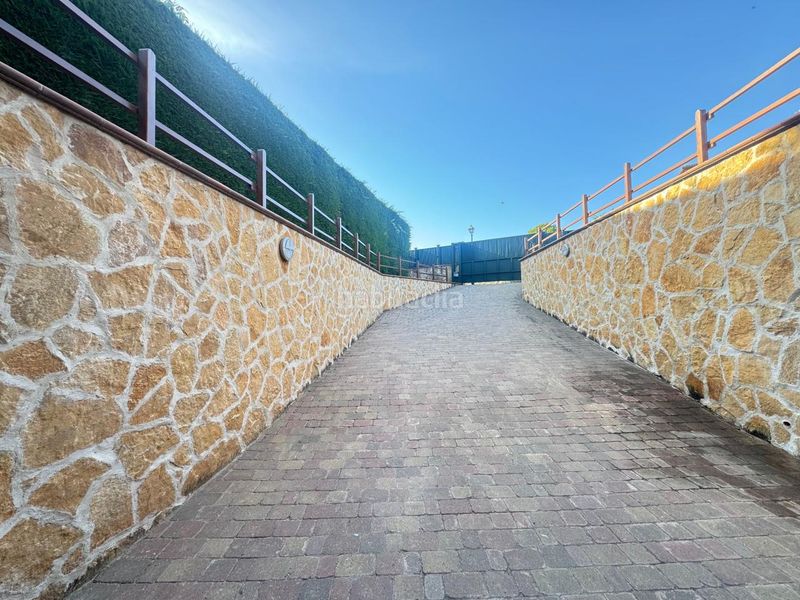 Foto b1159b63-ebe0-4a83-b234-4b1040f7bd08. Casa amb calefacció aparcament piscina a Palazuelos de Eresma