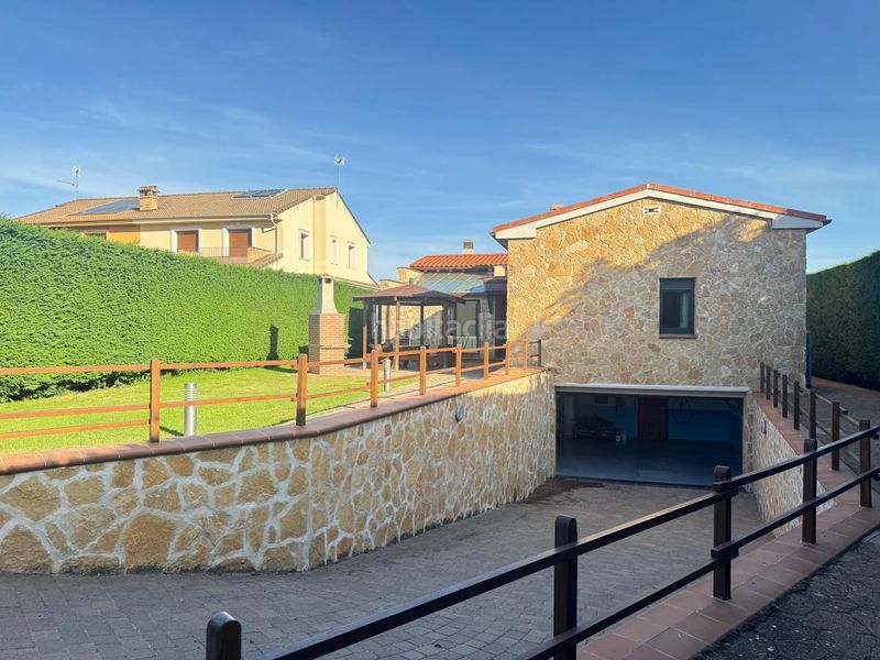 Foto d316aa8d-488f-4be1-8911-fc694700a344. Casa amb calefacció aparcament piscina a Palazuelos de Eresma