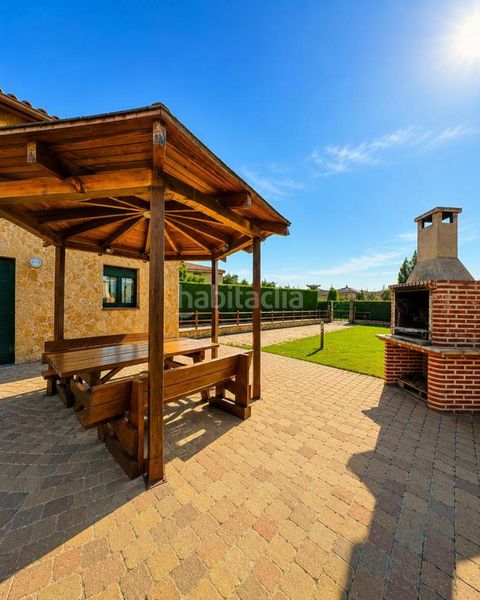 Foto d5e697fd-2401-4f77-8fde-36912b05b7b1. Casa amb calefacció aparcament piscina a Palazuelos de Eresma