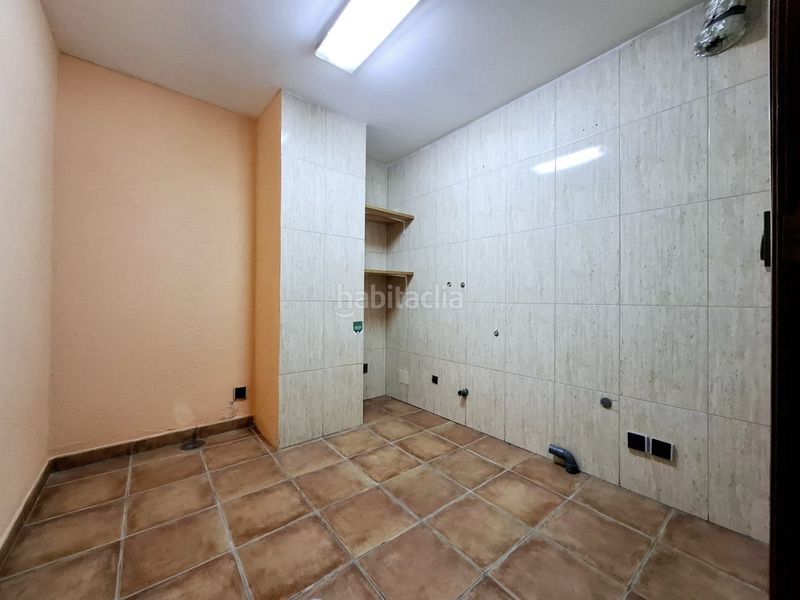 Foto 98df9411-0211-4b19-87f1-a9f8a33a9f6b. Local comercial amb calefacció a O Milladoiro Ames