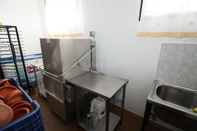 Foto 5e6976c2-2d87-4e1d-956e-e23379e06ba0. Local comercial a carretera de ávila 10 a Mombeltrán