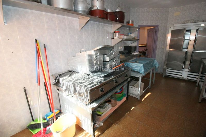 Foto f2f3e6bf-8a40-4a7b-8e1c-e7328242076d. Local comercial a carretera de ávila 10 a Mombeltrán