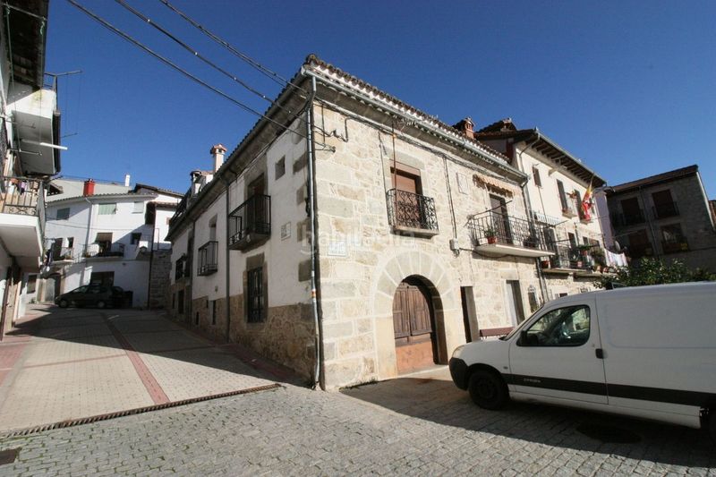 Foto bcb5a06e-855f-46e7-9903-68d6553fae76. Casa a plaza de la corredera 1 a Mombeltrán