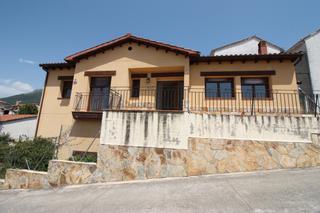 Chalet à Calle cristobal colon 11. Inmobiliaria tasarenas vende en lanzahita