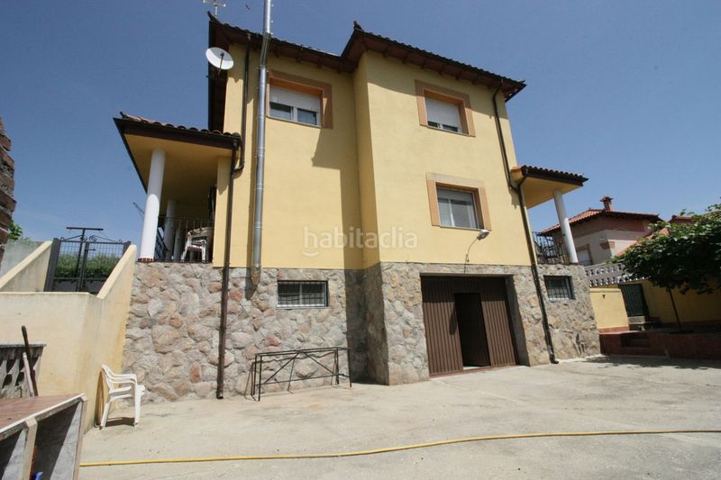 Foto a278ea50-ca81-4808-8570-21030cac8fad. Xalet a calle san blas 12 a Mombeltrán