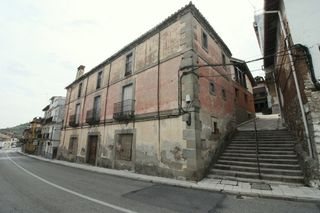 Casa in Calle mayor 19. Inmobiliaria tasarenas vende caserón tradicional en mombeltran