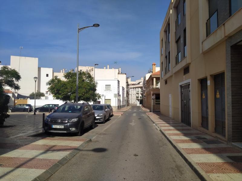 Foto c9fd2855-387c-4045-b586-a70c326db4bd. Aparcament cotxe a Roquetas pueblo Roquetas de Mar
