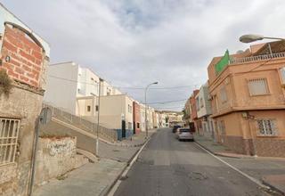 Casa adosada  Calle valdivia. Adosado ocupado por persona sin justo título