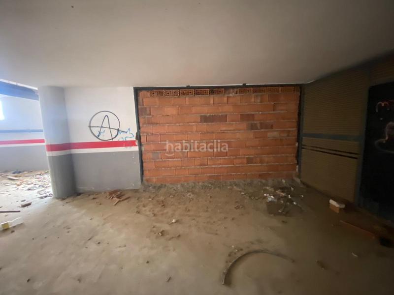 Foto c12afce4-588d-41a2-821b-7e60dad32ead. Aparcament cotxe a Adra