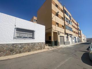 Pis  Calle mercado (p). Piso en calle mercado, el parador de las hortichuelas roquetas d
