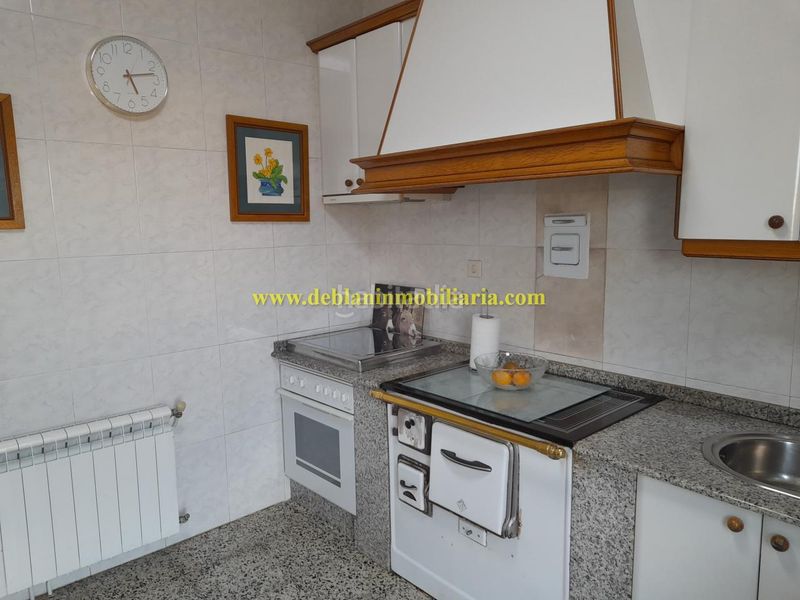 Foto b19e2bb7-d4ec-44b6-a0b6-94745c98ac84. Casa amb calefacció a Tui