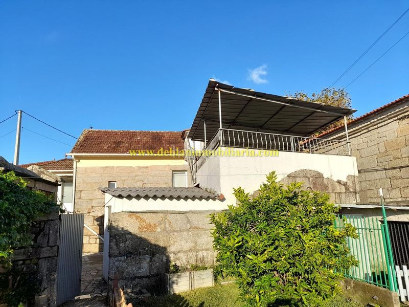 Foto baae1450-7f0d-466f-92b1-bfb352a8b30d. Casa amb calefacció aparcament a Tui