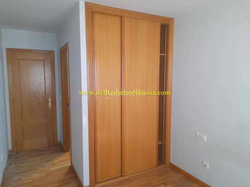Foto 84f92298-8b2e-42c5-94e9-303d7a5c263f. Pis amb calefacció aparcament a Tui
