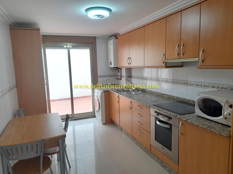 Foto c9cce0b7-6b12-4254-9488-3097a0db9f71. Pis amb calefacció aparcament a Tui