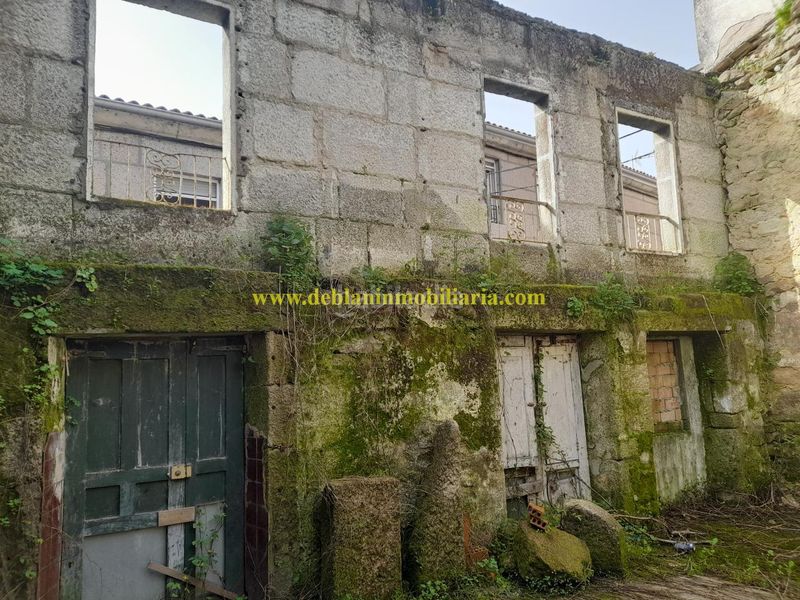 Foto 82daa48d-aba5-4556-a485-5ed30c032c23. Casa amb aparcament a Tui