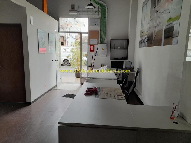 Foto 26967be9-4717-4f5d-814f-f80705a50600. Lloguer local comercial a Tui