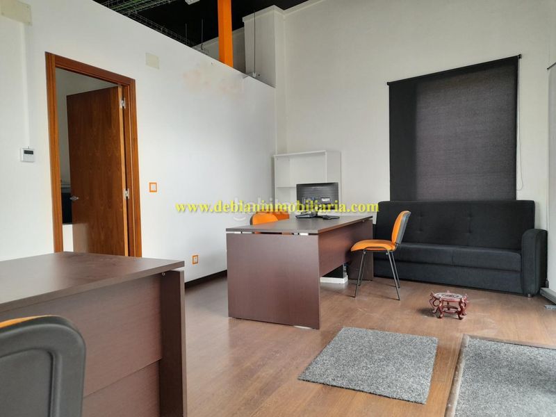 Foto ae2a1024-c2a0-4cb8-883b-79b62f655961. Lloguer local comercial a Tui