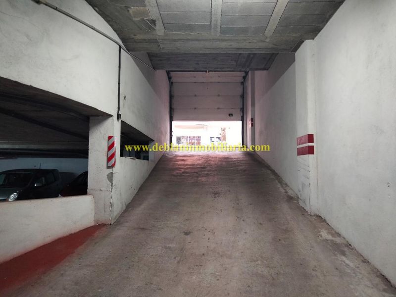 Foto 84b5f5aa-00e8-4a0c-9f6b-f7d181644b17. Aparcament cotxe a Tomiño