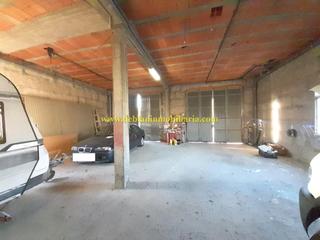 Lloguer Local Comercial a Porriño (O). Local de 135 m2, ideal para almacén