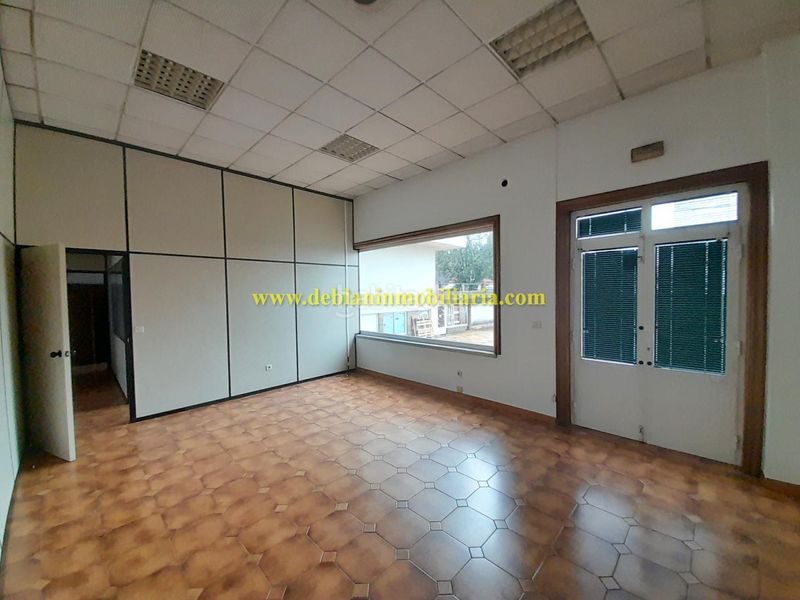 Foto 5f671e27-b632-4504-801c-861522170b39. Lloguer local comercial a Tui