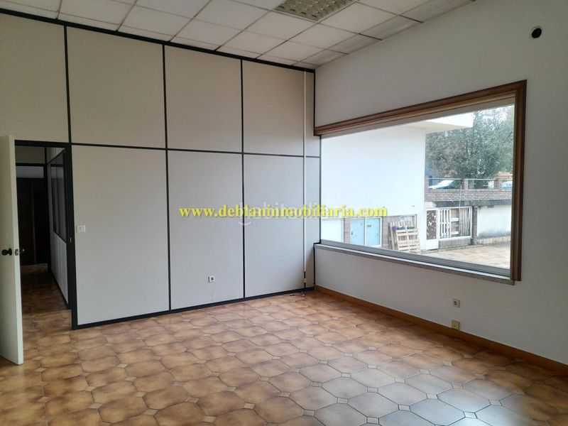 Foto 67bde719-7368-4ab1-8df0-637c39029bfb. Lloguer local comercial a Tui