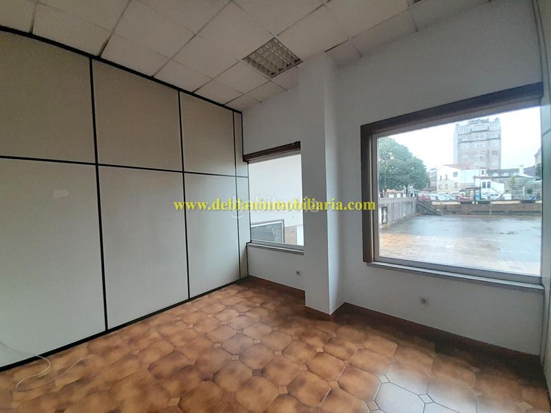 Foto 9bfa1eb4-a441-4b15-8901-5705ed6db4db. Lloguer local comercial a Tui