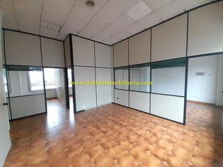 Lloguer Local Comercial a Tui. Local de 122 m2 en el centro de tui