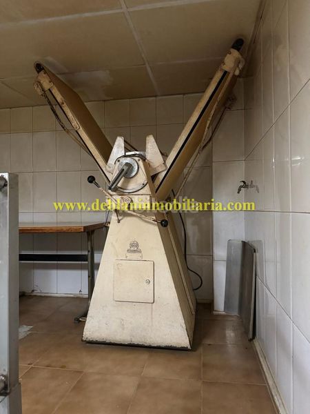 Foto 0a20ff1f-867a-4613-82c5-6e45eb7de281. Lloguer local comercial a Tui