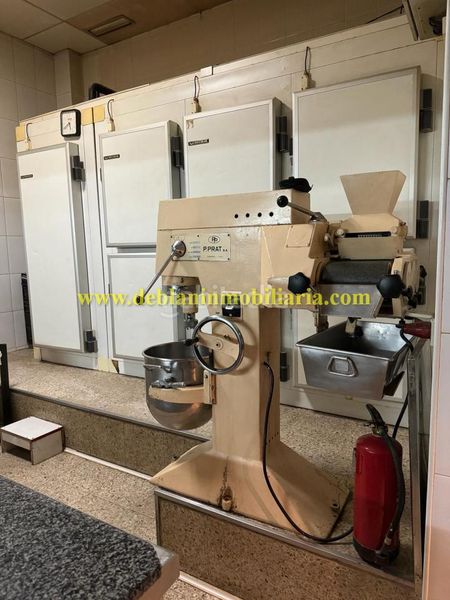 Foto 0dd736d3-a07a-4d02-b49b-84eabf3fe919. Lloguer local comercial a Tui
