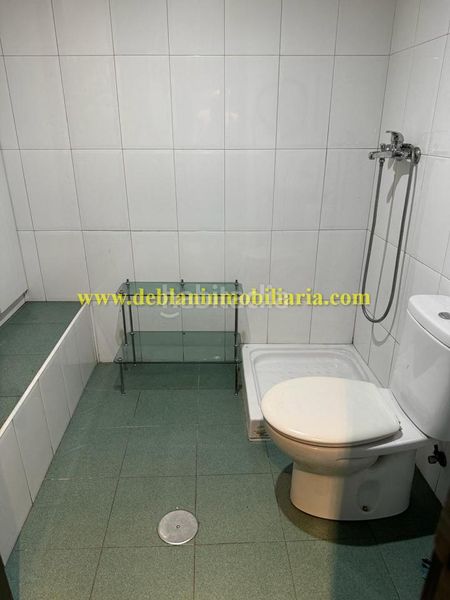 Foto 352dfb12-2e06-4f74-a33e-7a05dbb72bba. Lloguer local comercial a Tui