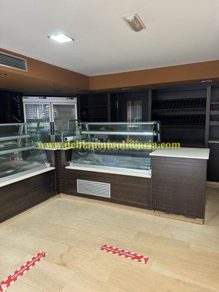 Foto 5dab3d58-ef1e-456b-aa0e-5e6971215632. Lloguer local comercial a Tui