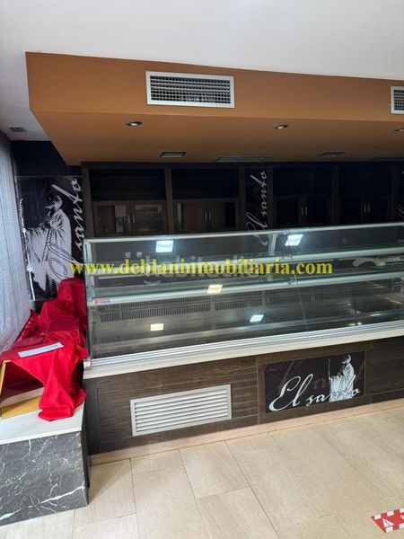 Foto 6598fd29-0fc5-4786-81b8-4f9ef2685516. Lloguer local comercial a Tui