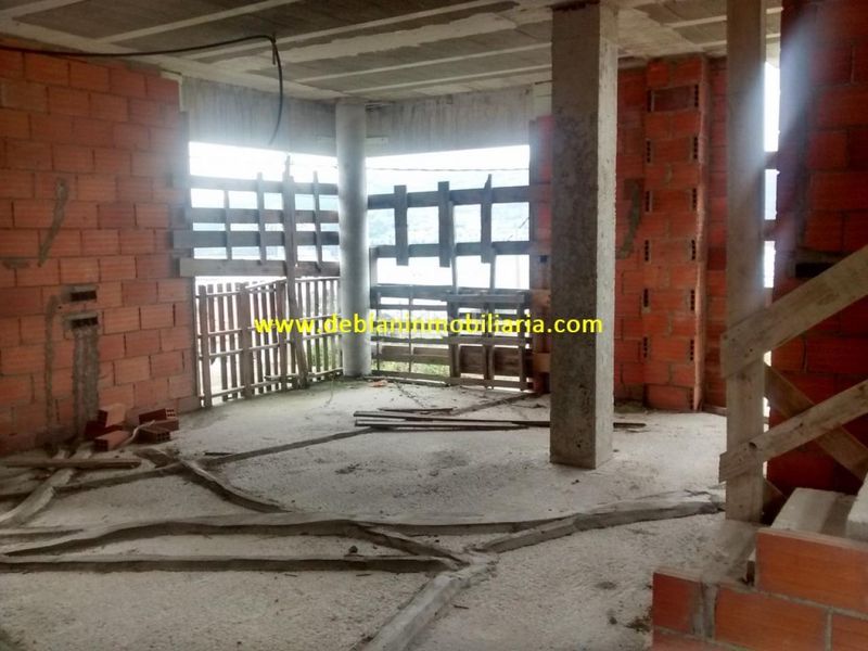 Foto 18d985ff-f5a9-4623-abcb-4821f1c53468. Casa adossada amb aparcament a Moaña