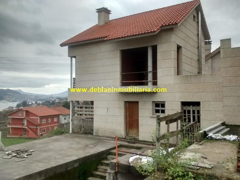Foto 502c17df-9134-49ae-b7e3-ad8bbebbfb0b. Casa adossada amb aparcament a Moaña