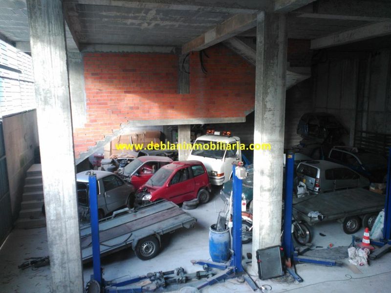 Foto 4197b015-dd95-4cf4-9774-9bf0e849bb78. Location bâtiment à usage industriel dans Tui
