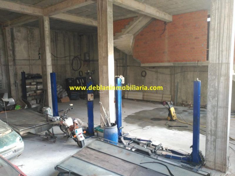 Foto 5198a5b5-54b3-4d69-928e-c1baeae8d39b. Location bâtiment à usage industriel dans Tui