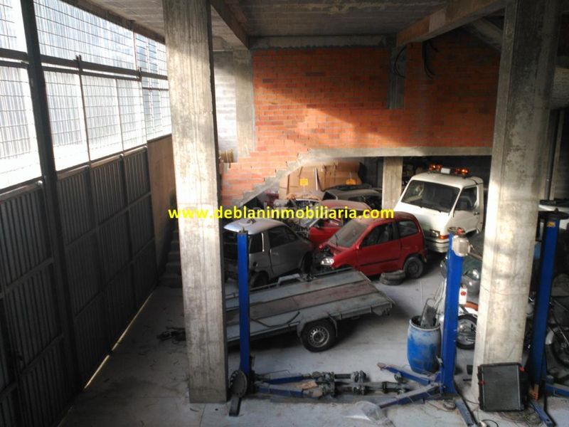 Foto 9c12b942-9066-4720-86d5-574ffe292128. Location bâtiment à usage industriel dans Tui