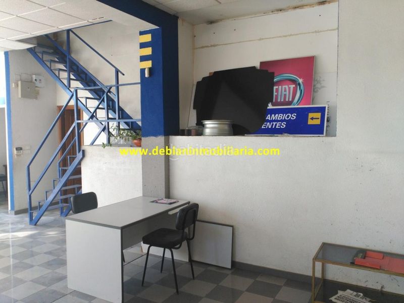 Foto ba64f7ba-9bd9-4803-9b74-a0e9071fbe18. Lloguer local comercial a Tui