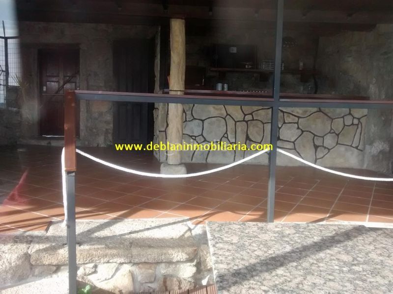 Foto 08459b8a-1537-41f1-af23-a80ffb735be8. Lloguer local comercial a Tui