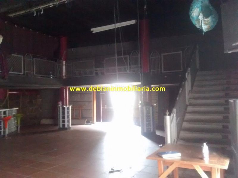 Foto 221e04f5-b120-4d21-a506-478df9e3dab1. Lloguer local comercial a Tui