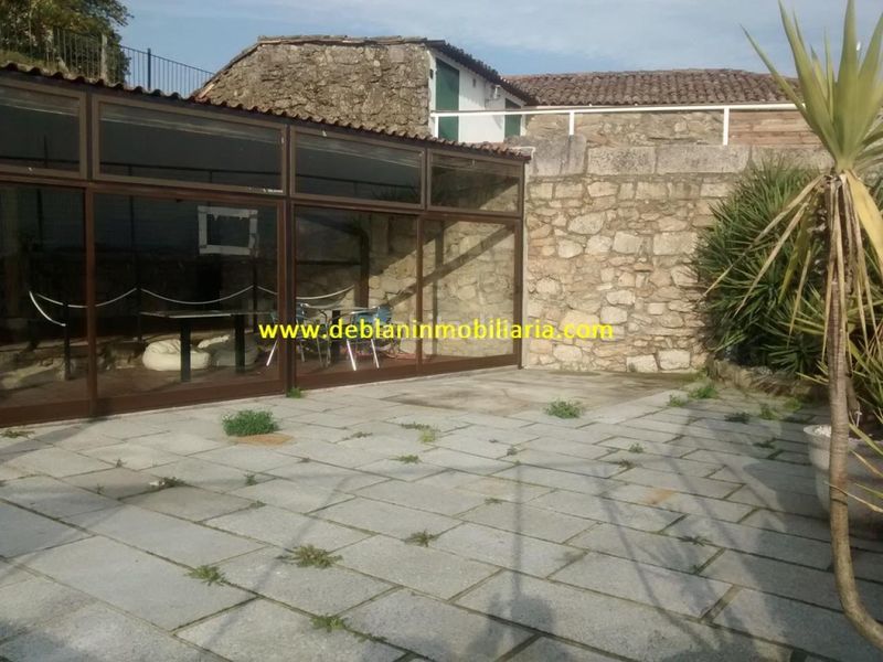 Foto 3f0b4cd6-9c9f-499a-8387-dd3e44dd8ae2. Lloguer local comercial a Tui