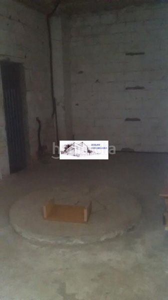 Foto c9a5dbb9-a3de-4963-af01-a1e8196b502f. Alquiler local comercial en Coiro Cangas
