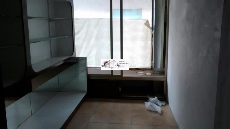 Foto d221d7ed-f849-484c-9910-2c895a916657. Location local commercial dans Tui