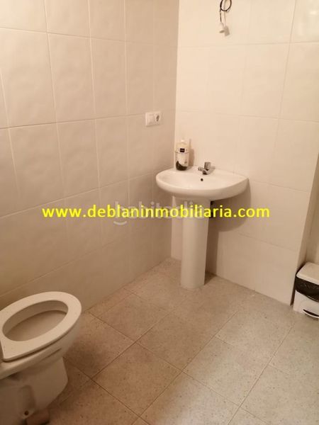 Foto 11817758-d8e8-4b56-b22b-4b6852478256. Lloguer local comercial a Tui