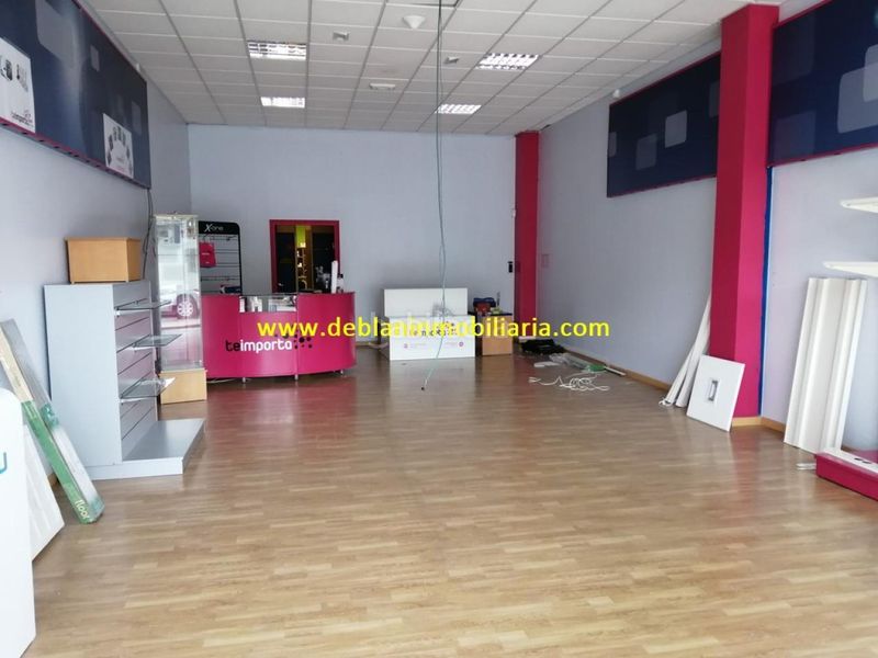 Foto 9ae71760-0d04-42be-9bab-bbafe389ab3c. Lloguer local comercial a Tui