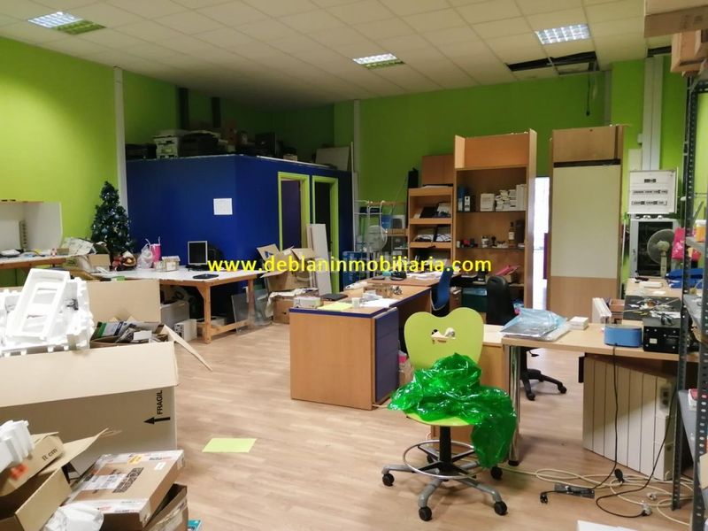 Foto a96e1763-d520-4634-9cba-a9158bb30b66. Lloguer local comercial a Tui